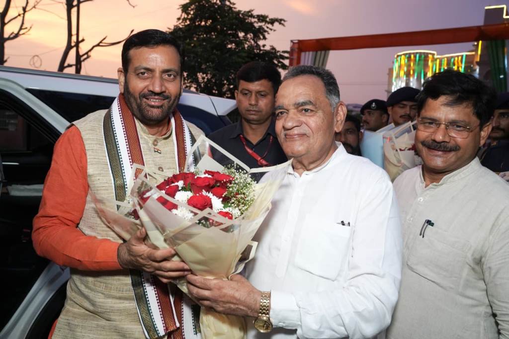 Chief Minister has arrived to attend State Level Independence Day celebration as chief guest MLA felicitated him by presenting bouquet